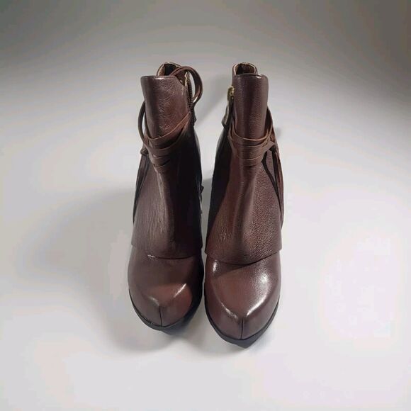 BCBG Generation Womens Size 8.5 B Brown Leather Wedge Ankle Fashion Boots Bootie - Picture 1 of 9